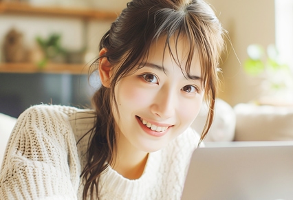 チャットレディのお仕事をする女性